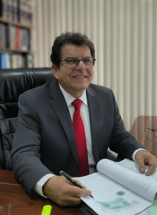 Dr. Edgar Coral